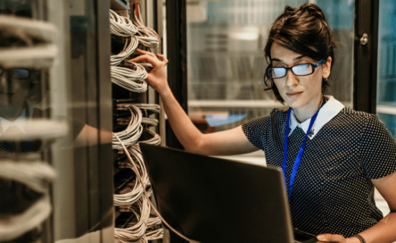 A female IT support technician supporting an SME with their IT issues in Oxfordshire